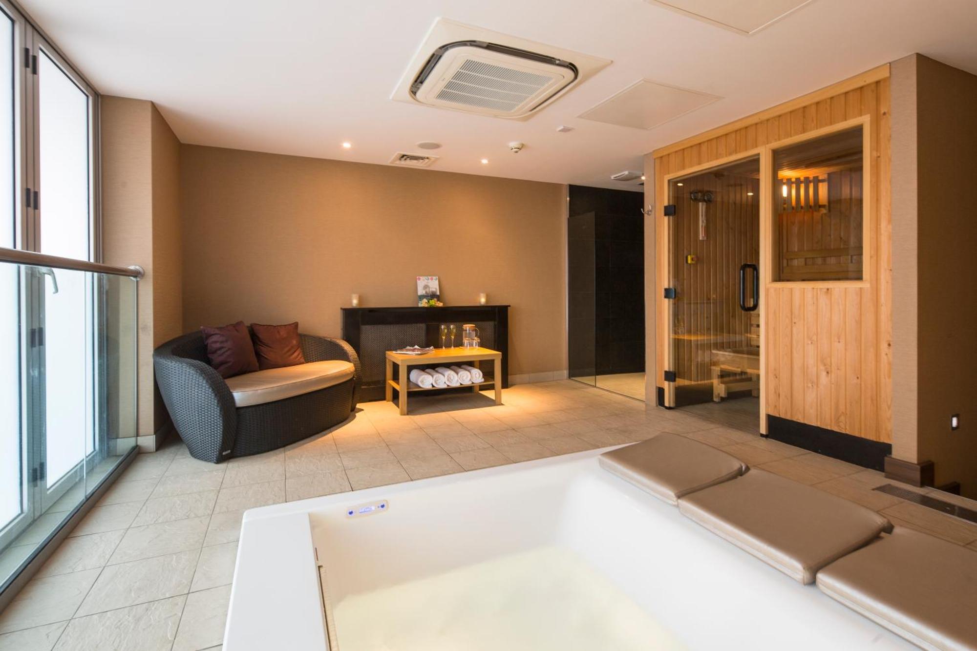 Doubletree By Hilton Chester Exterior foto